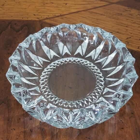 Kig Indonisia cigar/ciggarette ashtray - Picture 1 of 10